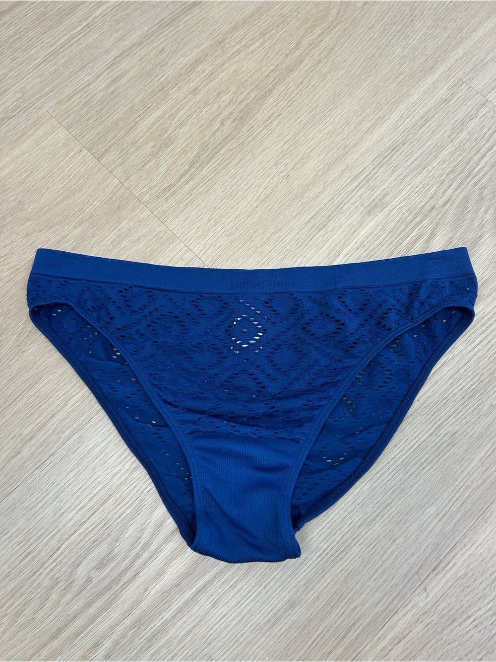 Victoria’s Secret Laser Cut Cheekini Panty M
